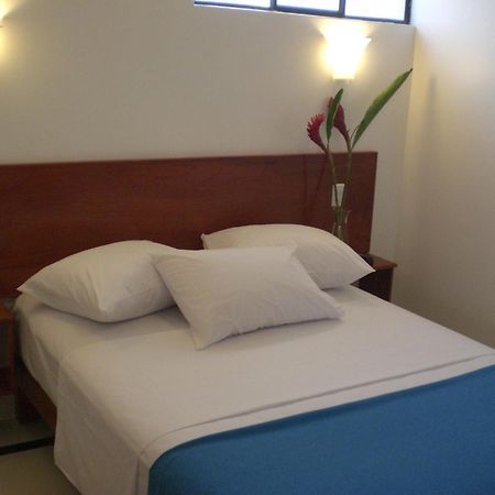 Hotel Casa Cesar トゥンベス エクステリア 写真